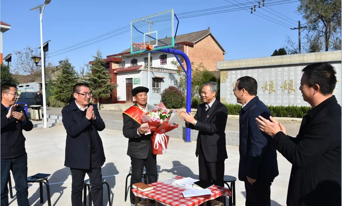 垣曲县委书记杨彦康到英言乡蒲掌乡宣讲中央省市全会精神并开展主题